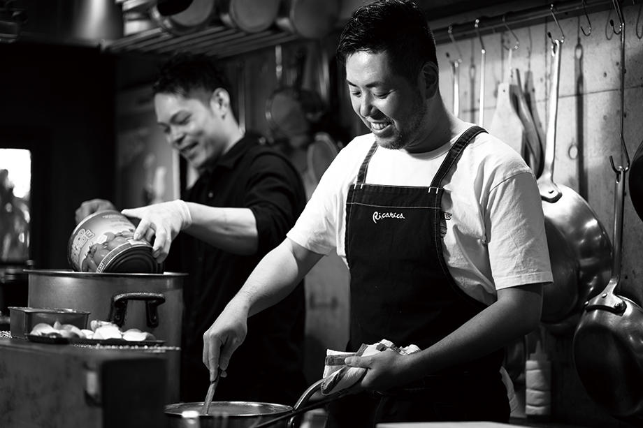 あつあつ リ カーリカ オーナーシェフ 堤 亮輔 厨房 フロアに立つ飲食経営者 飲食業界情報コラム グルメキャリー 飲食業界 レストラン業界の就職 転職サイト