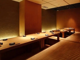 紅れや 池袋西口店／鴻運株式会社