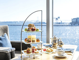 ラウンジ＆バー「マリンブルー」