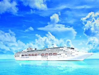 世界一周客船『PEACE BOAT』内レストラン（ギリシャ／サントリーニ島港）