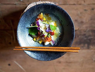 REVIVE KITCHEN THREE（リバイブ キッチン スリー）