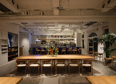 メゾンカカオ株式会社 昼夜はレストランに、ティータイムにはメゾンカカオカフェとなるトップフロア…と多様な顔を見せる『PIASTRE』。