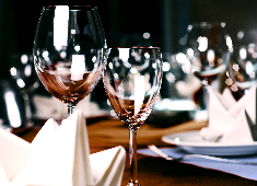 JADEX福祉サービス株式会社 ワインリストの構成やペアリングの提案、ワイン関連アイテムの選定も自由に行えるため、スキルを最大限に発揮できます♪