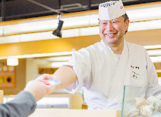 株式会社アミノ 若手～ベテランまで特徴・強みを活かして活躍していますが、最前線で若手が活躍できる自由度高い環境が当社の魅力！