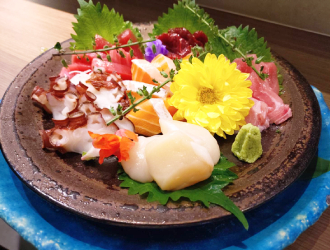 株式会社逸品ホールディングス 北海道ならではの旬の鮮魚を提供しています。魚をさばける方、和食・居酒屋での経験をお持ちの方を大歓迎！