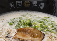 東京後楽堂 株式会社 当店でしか学べない本格技術！職人の手仕事と、伝統に革新を取り入れた独自の調理技術を間近で学べる環境です。