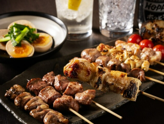 株式会社 U-MORE 鍋以外にも串焼きや創作おつまみメニューを多数ご用意。アジアンテイストなど、ジャンルに縛られずメニュー開発も楽しめます！