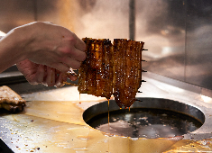 株式会社 小川菊 鰻未経験で中途入社したスタッフも多数活躍しています。