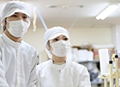 株式会社荻野屋 製造工場部門では年齢不問で、積極採用しています。経験ジャンル不問で製造に興味のある方、お待ちしています。