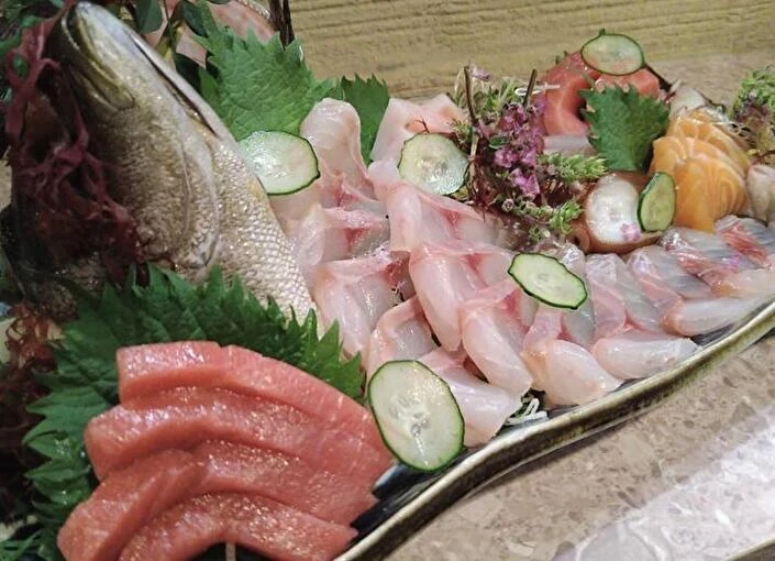株式会社ブランチウッドサービス 【雷門き介】その時期にとれる最高の魚を使い、最高の状態で提供しています。