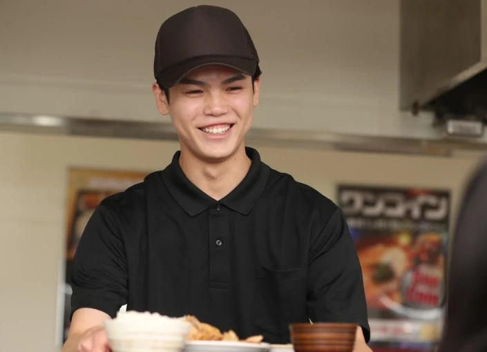 株式会社 マルハンダイニング マルハングループが目指す「あらゆるサービス業の中でトップクラスのサービスを提供する」の実現も私たちの使命であります
