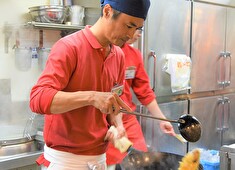 株式会社 ぎょうざの満洲 社長をはじめ、上下の関係も近く、気さくでアットホームな社風です！